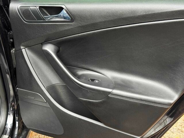 Черный Фольксваген Пассат Вариант, объемом двигателя 2 л и пробегом 326 тыс. км за 6990 $, фото 21 на Automoto.ua