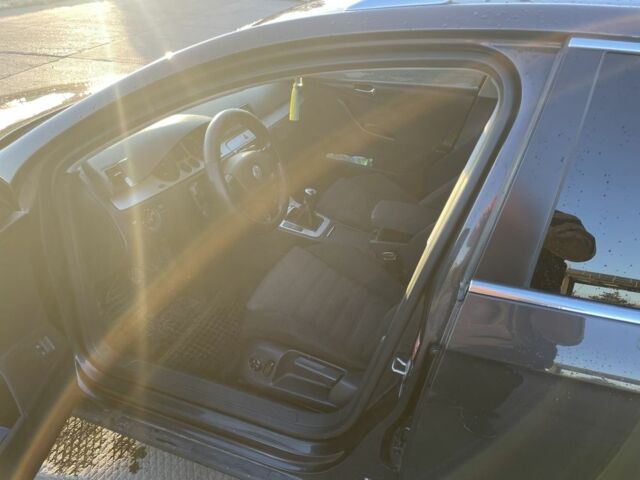 Черный Фольксваген Пассат Вариант, объемом двигателя 2 л и пробегом 255 тыс. км за 6600 $, фото 18 на Automoto.ua