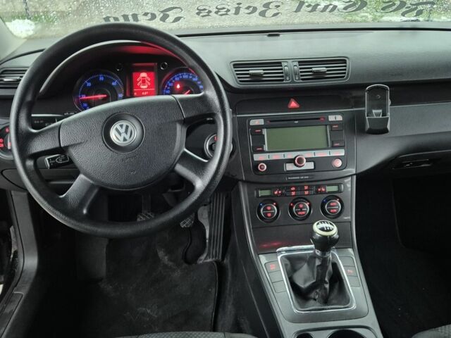 Черный Фольксваген Пассат Вариант, объемом двигателя 2 л и пробегом 198 тыс. км за 4533 $, фото 5 на Automoto.ua