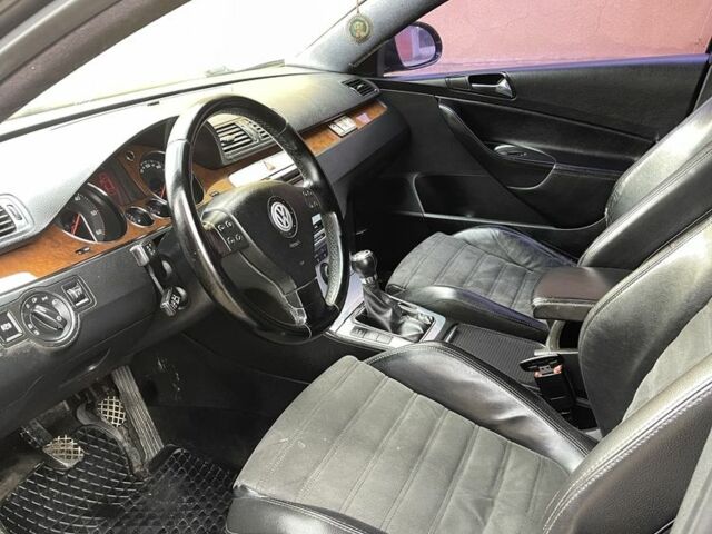 Черный Фольксваген Пассат Вариант, объемом двигателя 2 л и пробегом 287 тыс. км за 5250 $, фото 8 на Automoto.ua