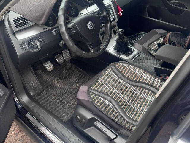 Черный Фольксваген Пассат Вариант, объемом двигателя 2 л и пробегом 200 тыс. км за 7000 $, фото 2 на Automoto.ua