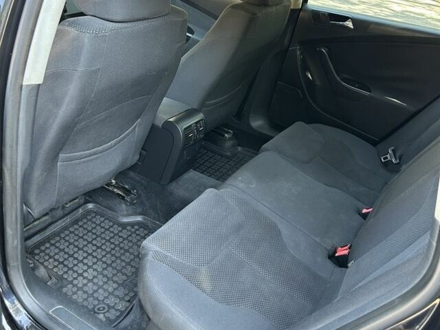 Черный Фольксваген Пассат Вариант, объемом двигателя 0 л и пробегом 350 тыс. км за 2000 $, фото 4 на Automoto.ua