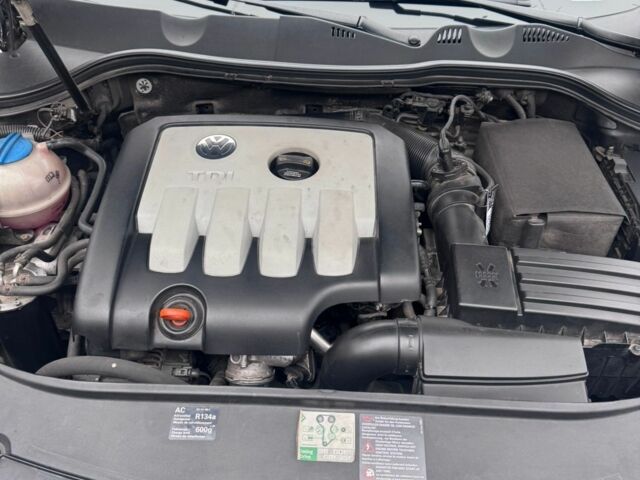 Черный Фольксваген Пассат Вариант, объемом двигателя 2 л и пробегом 200 тыс. км за 7000 $, фото 4 на Automoto.ua