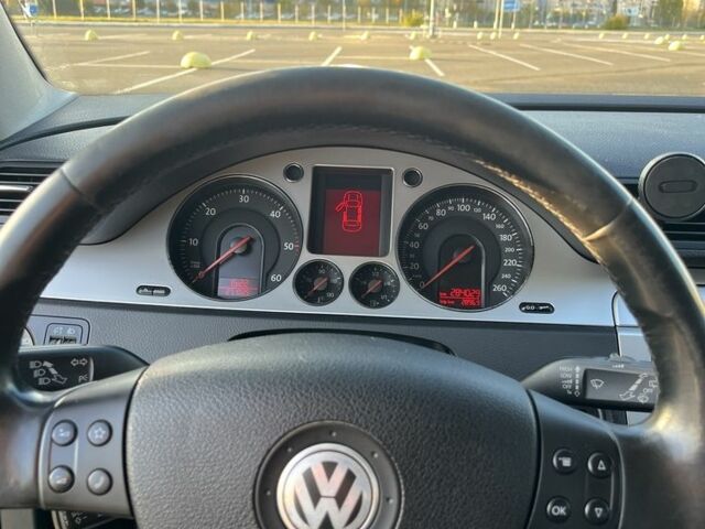 Черный Фольксваген Пассат Вариант, объемом двигателя 2 л и пробегом 284 тыс. км за 7000 $, фото 7 на Automoto.ua