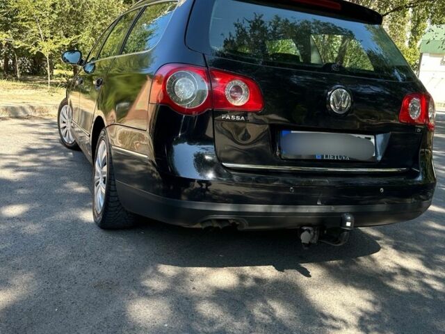 Черный Фольксваген Пассат Вариант, объемом двигателя 0 л и пробегом 350 тыс. км за 2000 $, фото 1 на Automoto.ua