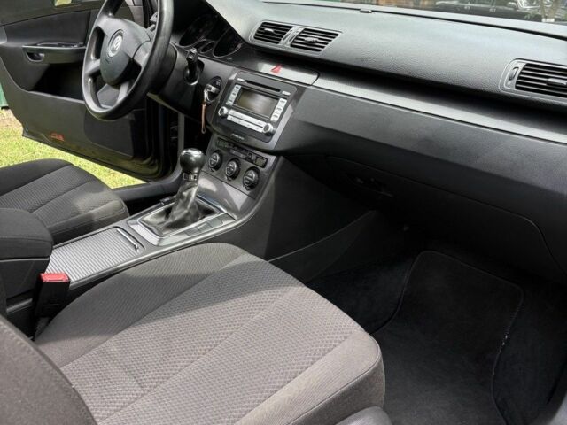 Черный Фольксваген Пассат Вариант, объемом двигателя 1.6 л и пробегом 185 тыс. км за 5999 $, фото 7 на Automoto.ua