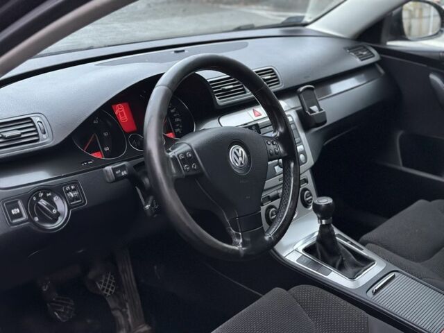 Черный Фольксваген Пассат Вариант, объемом двигателя 1.9 л и пробегом 320 тыс. км за 2600 $, фото 12 на Automoto.ua