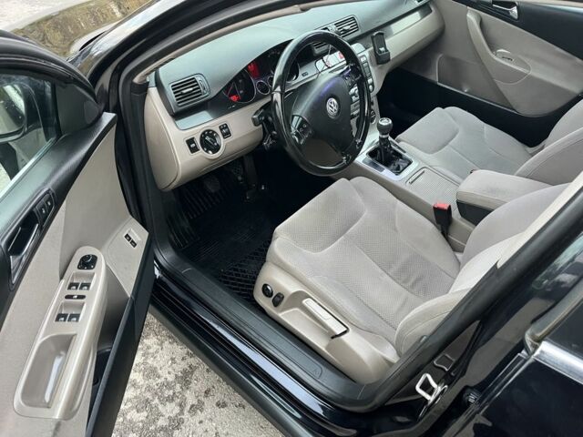 Черный Фольксваген Пассат Вариант, объемом двигателя 1.9 л и пробегом 270 тыс. км за 3478 $, фото 1 на Automoto.ua