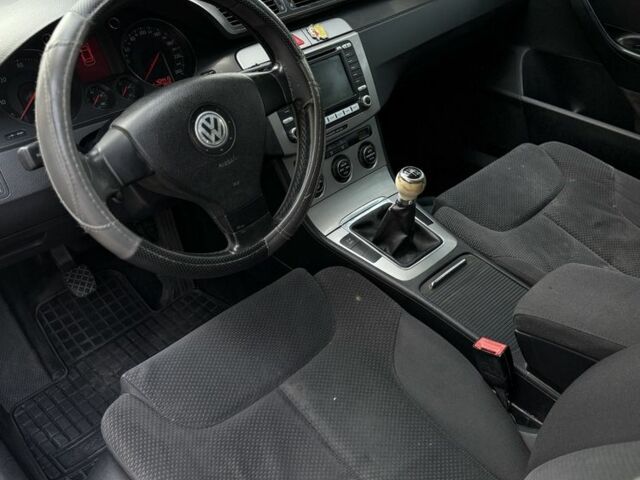 Черный Фольксваген Пассат Вариант, объемом двигателя 2 л и пробегом 350 тыс. км за 2700 $, фото 21 на Automoto.ua