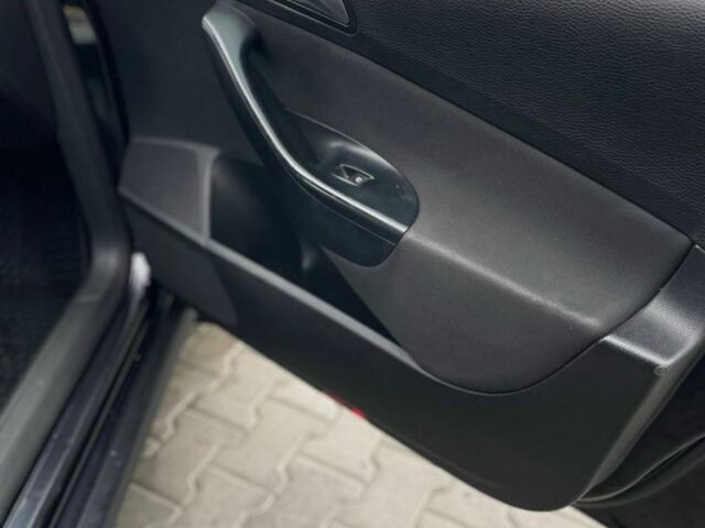 Черный Фольксваген Пассат Вариант, объемом двигателя 2 л и пробегом 274 тыс. км за 5700 $, фото 18 на Automoto.ua