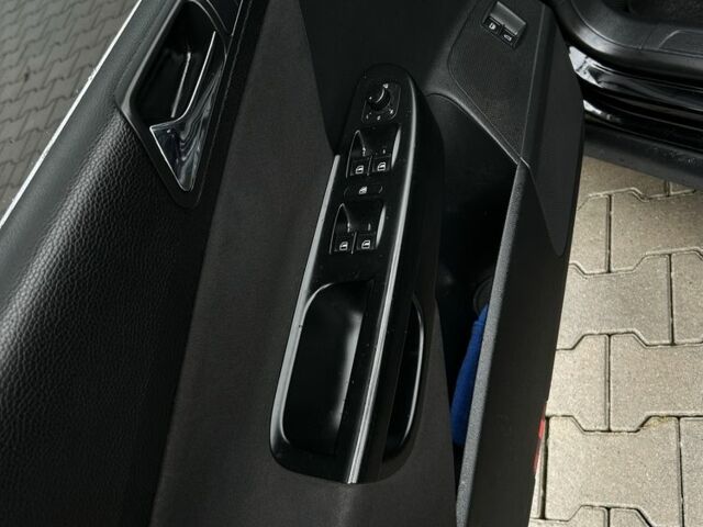 Чорний Фольксваген Пассат Варіант, об'ємом двигуна 2 л та пробігом 279 тис. км за 5499 $, фото 15 на Automoto.ua