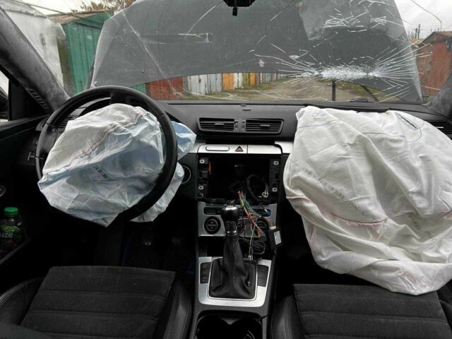 Чорний Фольксваген Пассат Варіант, об'ємом двигуна 2 л та пробігом 275 тис. км за 2700 $, фото 1 на Automoto.ua