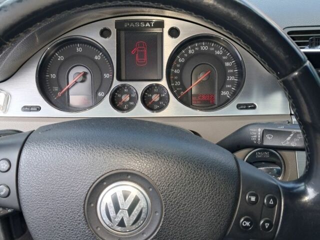 Черный Фольксваген Пассат Вариант, объемом двигателя 2 л и пробегом 237 тыс. км за 8200 $, фото 7 на Automoto.ua