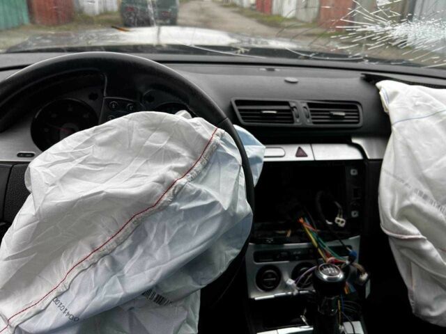 Чорний Фольксваген Пассат Варіант, об'ємом двигуна 2 л та пробігом 275 тис. км за 2700 $, фото 13 на Automoto.ua