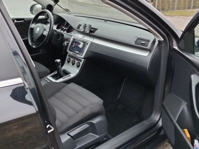 Черный Фольксваген Пассат Вариант, объемом двигателя 2 л и пробегом 287 тыс. км за 4700 $, фото 10 на Automoto.ua