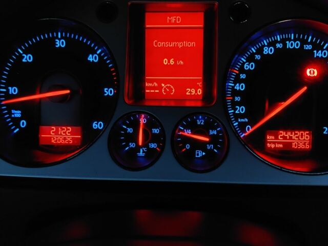 Чорний Фольксваген Пассат Варіант, об'ємом двигуна 2 л та пробігом 244 тис. км за 7500 $, фото 8 на Automoto.ua