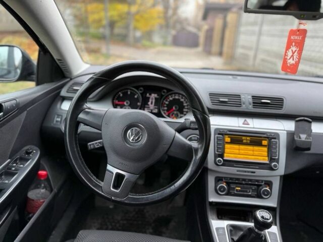 Черный Фольксваген Пассат Вариант, объемом двигателя 2 л и пробегом 300 тыс. км за 3200 $, фото 7 на Automoto.ua