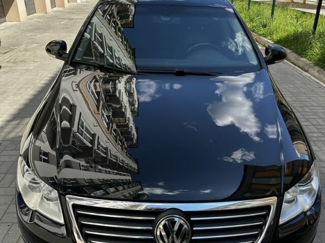 Черный Фольксваген Пассат Вариант, объемом двигателя 1.8 л и пробегом 304 тыс. км за 7395 $, фото 1 на Automoto.ua