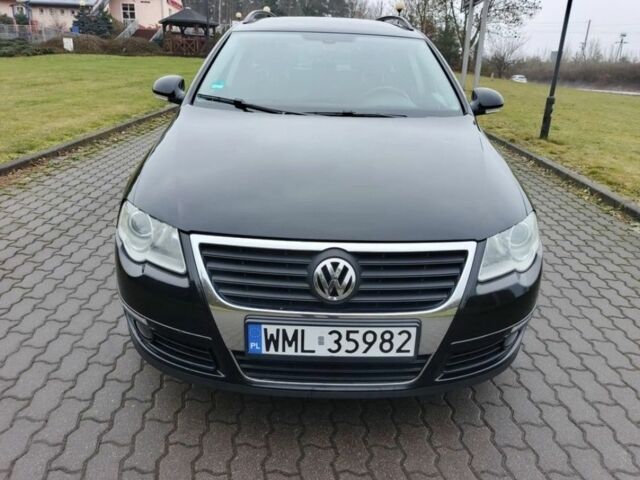 Черный Фольксваген Пассат Вариант, объемом двигателя 2 л и пробегом 239 тыс. км за 1712 $, фото 1 на Automoto.ua