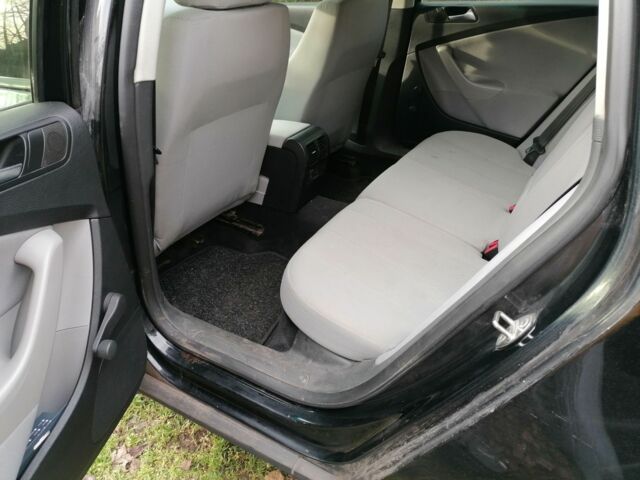 Черный Фольксваген Пассат Вариант, объемом двигателя 2 л и пробегом 355 тыс. км за 4800 $, фото 3 на Automoto.ua