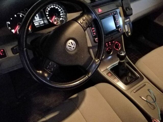 Черный Фольксваген Пассат Вариант, объемом двигателя 1.4 л и пробегом 223 тыс. км за 6000 $, фото 6 на Automoto.ua