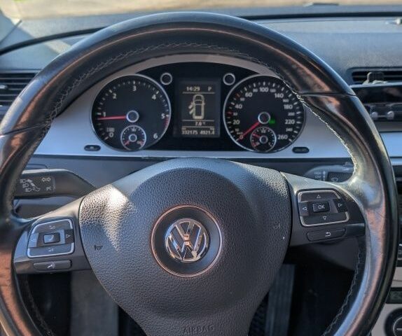 Черный Фольксваген Пассат Вариант, объемом двигателя 2 л и пробегом 333 тыс. км за 7500 $, фото 2 на Automoto.ua