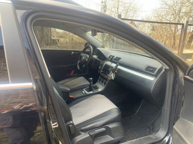 Черный Фольксваген Пассат Вариант, объемом двигателя 2 л и пробегом 300 тыс. км за 6900 $, фото 2 на Automoto.ua