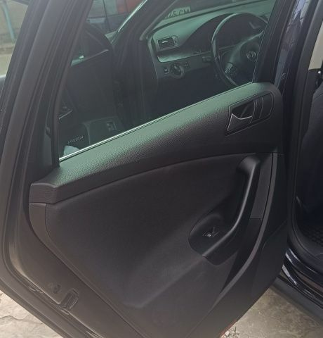 Черный Фольксваген Пассат Вариант, объемом двигателя 1.6 л и пробегом 275 тыс. км за 8500 $, фото 18 на Automoto.ua