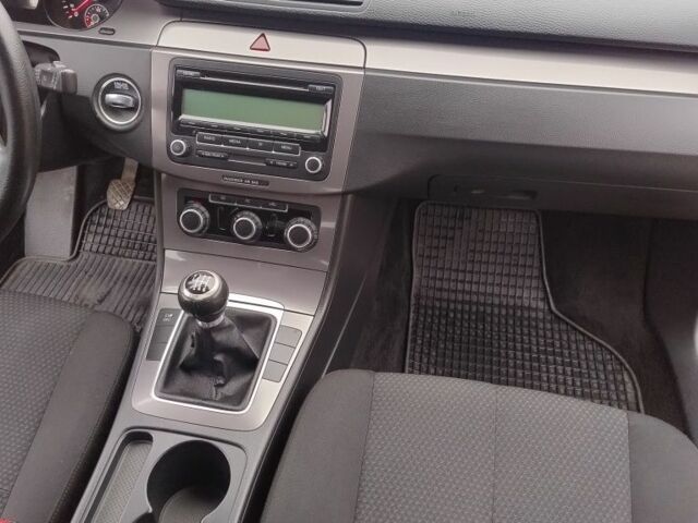 Черный Фольксваген Пассат Вариант, объемом двигателя 1.4 л и пробегом 220 тыс. км за 6000 $, фото 6 на Automoto.ua