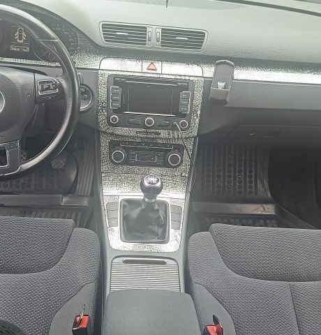 Черный Фольксваген Пассат Вариант, объемом двигателя 1.6 л и пробегом 275 тыс. км за 8500 $, фото 7 на Automoto.ua