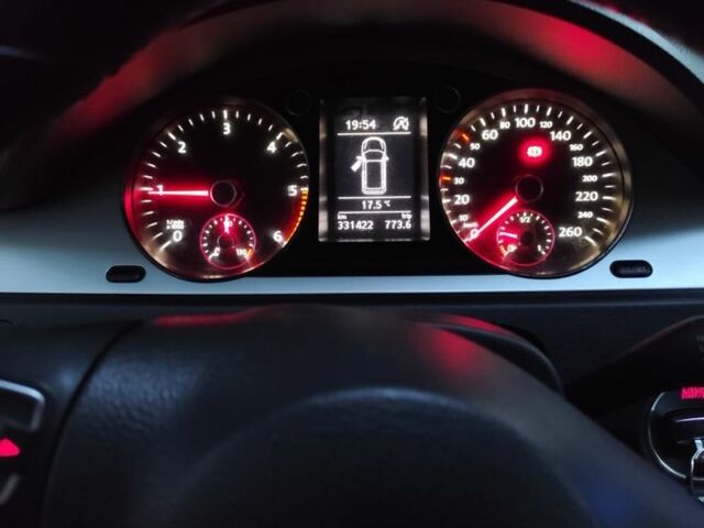 Черный Фольксваген Пассат Вариант, объемом двигателя 2 л и пробегом 333 тыс. км за 7500 $, фото 4 на Automoto.ua