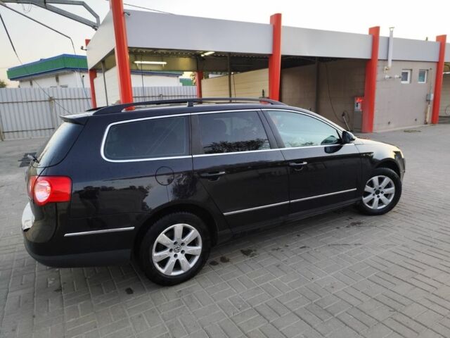 Черный Фольксваген Пассат Вариант, объемом двигателя 2 л и пробегом 333 тыс. км за 7500 $, фото 1 на Automoto.ua