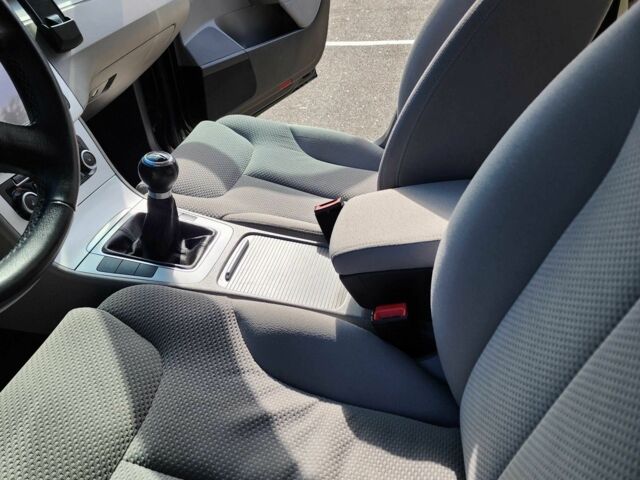 Черный Фольксваген Пассат Вариант, объемом двигателя 1.6 л и пробегом 350 тыс. км за 5900 $, фото 10 на Automoto.ua