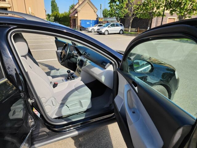 Черный Фольксваген Пассат Вариант, объемом двигателя 1.6 л и пробегом 350 тыс. км за 5900 $, фото 19 на Automoto.ua