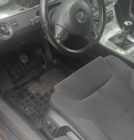 Черный Фольксваген Пассат Вариант, объемом двигателя 1.6 л и пробегом 275 тыс. км за 8500 $, фото 13 на Automoto.ua