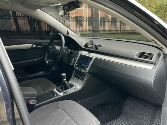 Фольксваген Пассат Вариант 2011 в Долине на Automoto.ua Черный Фольксваген Пассат Вариант, объемом двигателя 1.6 л и пробегом 254 тыс. км за 7700 $, фото 12 на Automoto.ua