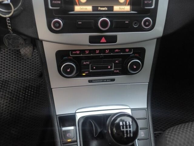 Черный Фольксваген Пассат Вариант, объемом двигателя 1.6 л и пробегом 287 тыс. км за 7400 $, фото 7 на Automoto.ua