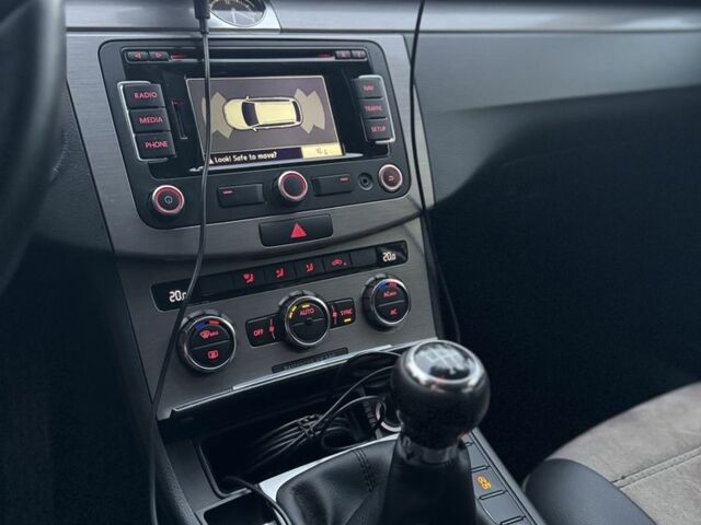 Чорний Фольксваген Пассат Варіант, об'ємом двигуна 1.6 л та пробігом 245 тис. км за 8400 $, фото 12 на Automoto.ua