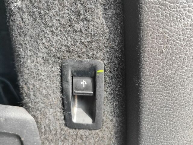 Черный Фольксваген Пассат Вариант, объемом двигателя 2 л и пробегом 274 тыс. км за 9699 $, фото 12 на Automoto.ua