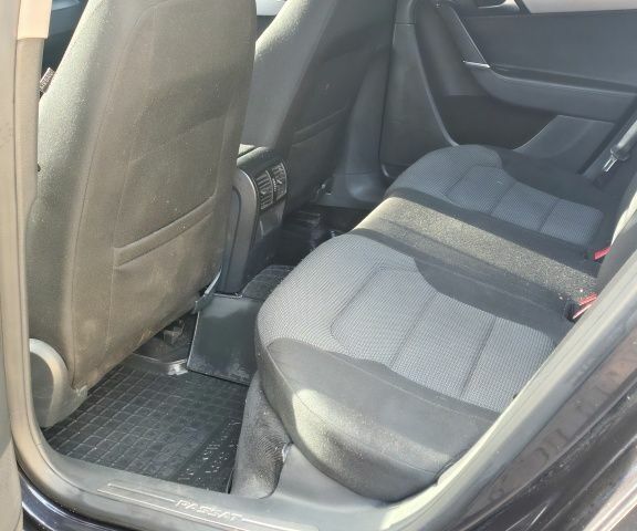 Черный Фольксваген Пассат Вариант, объемом двигателя 2 л и пробегом 260 тыс. км за 10000 $, фото 6 на Automoto.ua