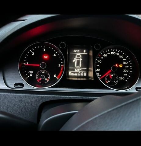 Чорний Фольксваген Пассат Варіант, об'ємом двигуна 2 л та пробігом 183 тис. км за 11100 $, фото 7 на Automoto.ua