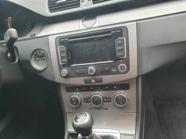 Черный Фольксваген Пассат Вариант, объемом двигателя 2 л и пробегом 388 тыс. км за 252 $, фото 4 на Automoto.ua