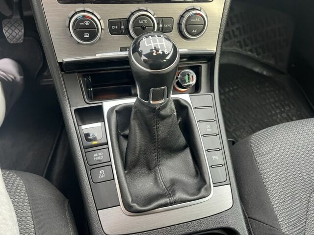 Черный Фольксваген Пассат Вариант, объемом двигателя 2 л и пробегом 350 тыс. км за 10700 $, фото 5 на Automoto.ua