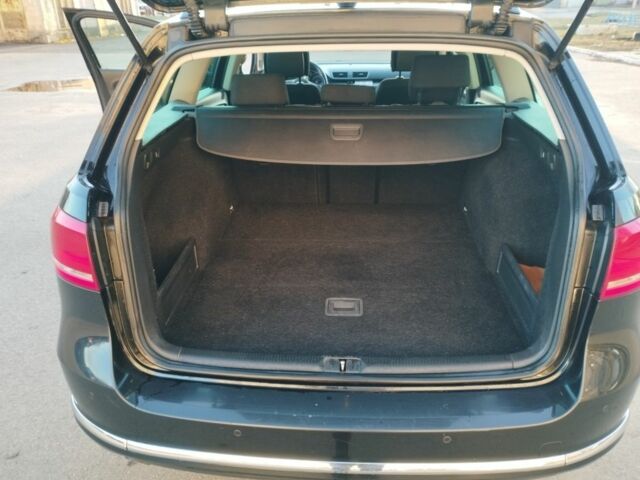 Черный Фольксваген Пассат Вариант, объемом двигателя 1.6 л и пробегом 250 тыс. км за 9200 $, фото 5 на Automoto.ua