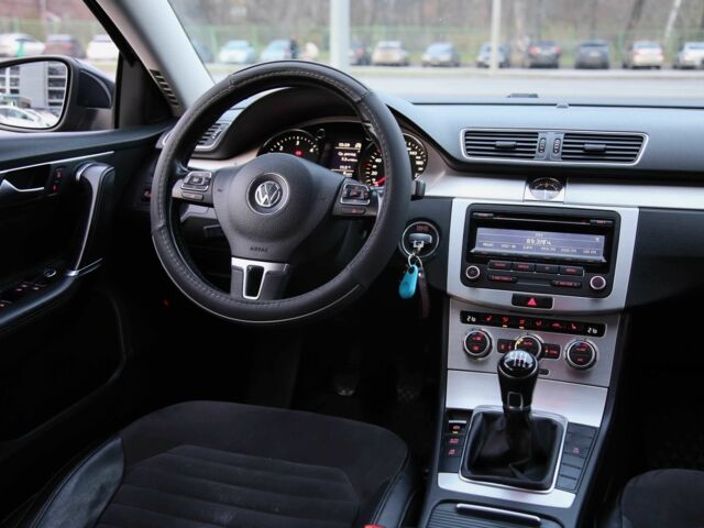 Черный Фольксваген Пассат Вариант, объемом двигателя 1.6 л и пробегом 262 тыс. км за 8800 $, фото 10 на Automoto.ua