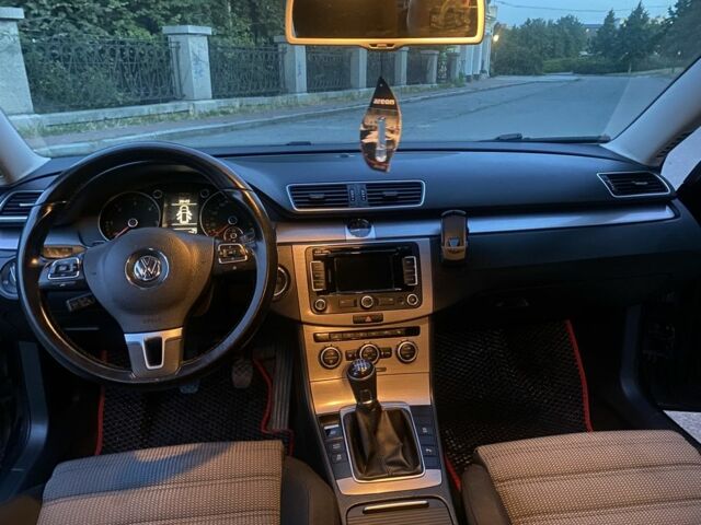 Черный Фольксваген Пассат Вариант, объемом двигателя 2 л и пробегом 300 тыс. км за 10500 $, фото 6 на Automoto.ua