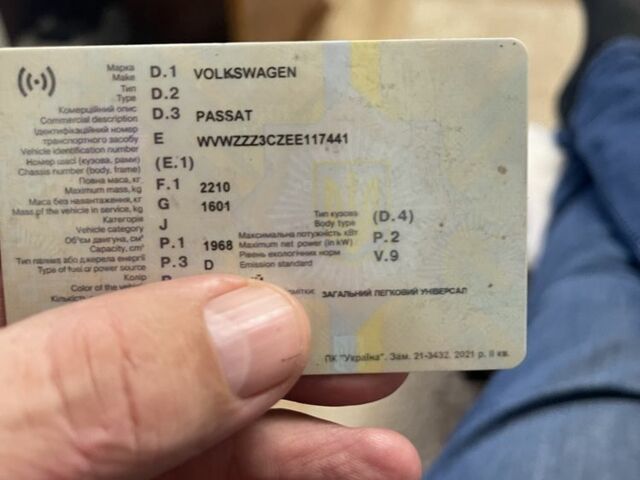 Черный Фольксваген Пассат Вариант, объемом двигателя 2 л и пробегом 370 тыс. км за 12000 $, фото 6 на Automoto.ua