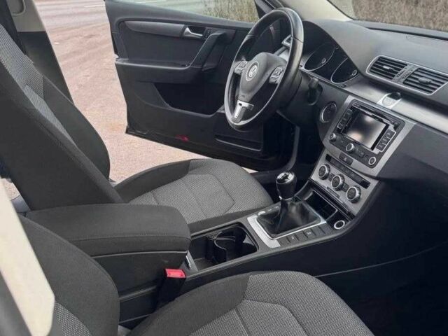 Черный Фольксваген Пассат Вариант, объемом двигателя 2 л и пробегом 176 тыс. км за 8500 $, фото 13 на Automoto.ua