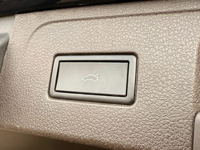 Черный Фольксваген Пассат Вариант, объемом двигателя 2 л и пробегом 263 тыс. км за 13600 $, фото 22 на Automoto.ua