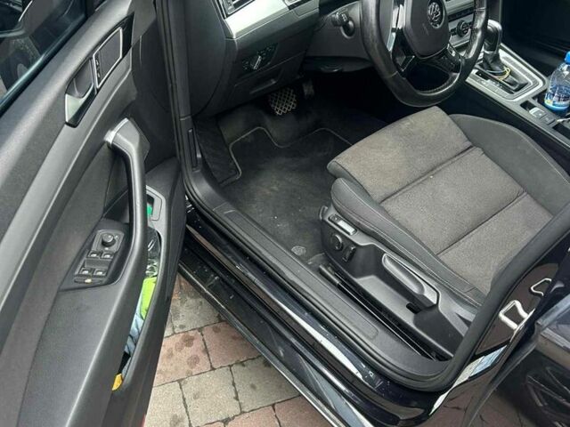 Черный Фольксваген Пассат Вариант, объемом двигателя 2 л и пробегом 300 тыс. км за 12500 $, фото 3 на Automoto.ua